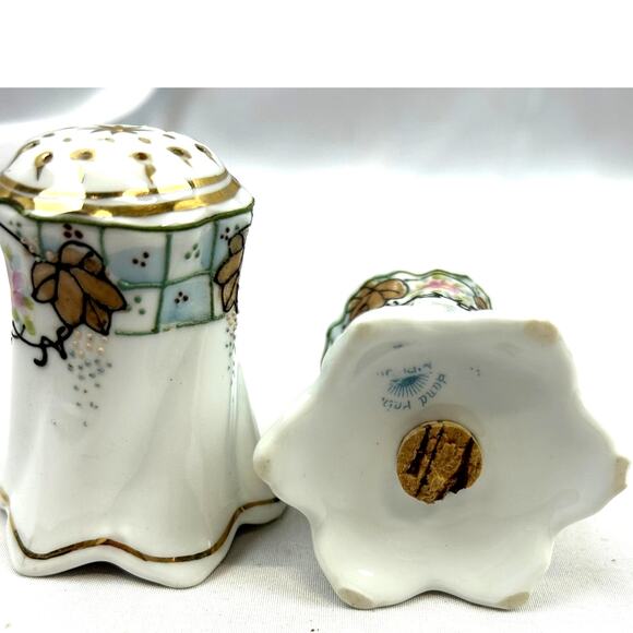 Set of Vintage Royal Sealy Salt & Pepper Shakers Japan fruit hand painted - Picture 2 of 10